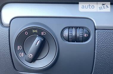 Хетчбек Volkswagen Golf 2011 в 
