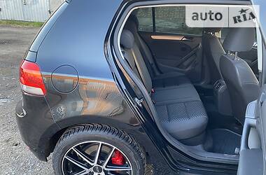 Хетчбек Volkswagen Golf 2011 в 