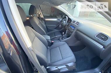 Хетчбек Volkswagen Golf 2011 в 