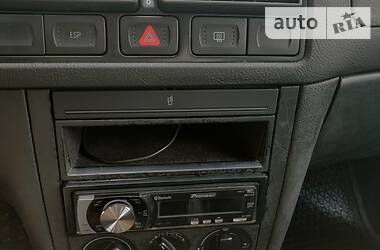 Хетчбек Volkswagen Golf 2003 в 