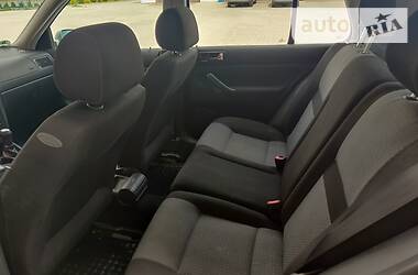 Хетчбек Volkswagen Golf 2003 в 