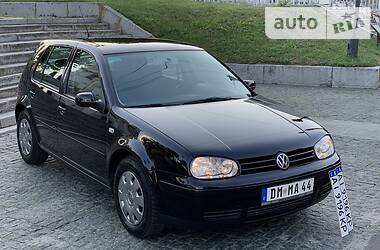 Хетчбек Volkswagen Golf 2001 в 