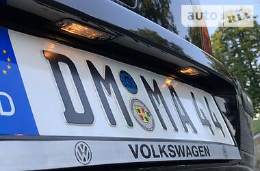 Хетчбек Volkswagen Golf 2001 в 