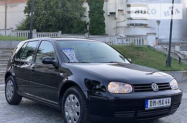 Хетчбек Volkswagen Golf 2001 в 