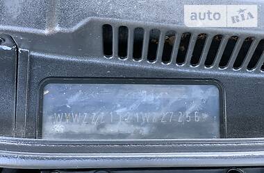 Хетчбек Volkswagen Golf 2001 в 