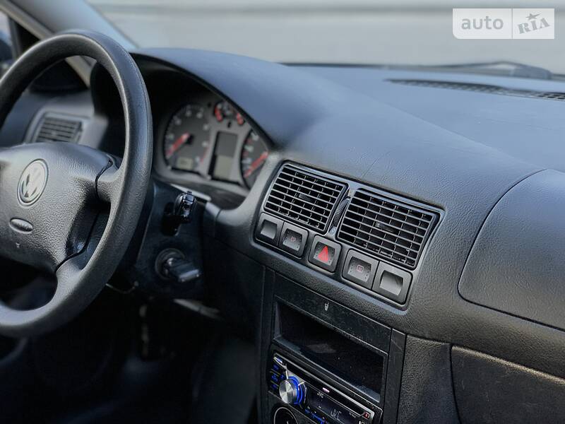 Хэтчбек Volkswagen Golf 2001 в Белой Церкви
