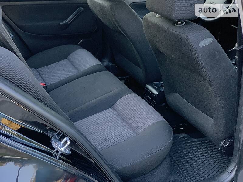 Хэтчбек Volkswagen Golf 2001 в Белой Церкви
