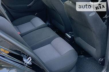 Хетчбек Volkswagen Golf 2001 в 
