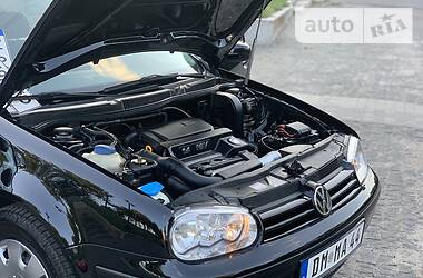 Хетчбек Volkswagen Golf 2001 в 