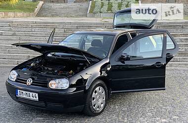 Хетчбек Volkswagen Golf 2001 в 