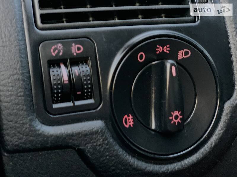 Хэтчбек Volkswagen Golf 2001 в Белой Церкви