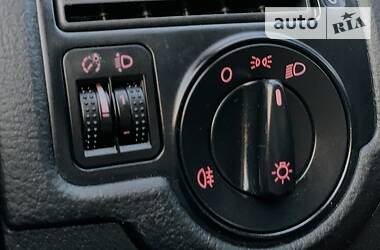 Хетчбек Volkswagen Golf 2001 в 