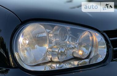 Хетчбек Volkswagen Golf 2001 в 