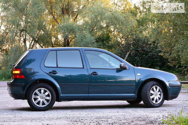 Універсал Volkswagen Golf 2001 в Дрогобичі