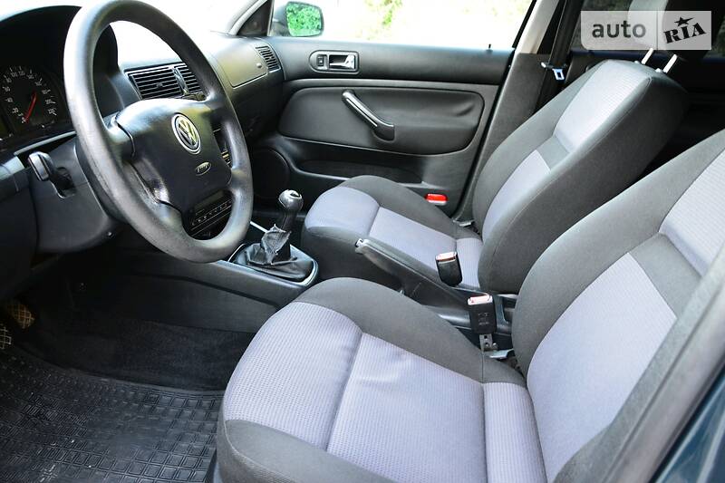 Універсал Volkswagen Golf 2001 в Дрогобичі