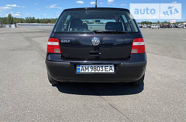 Хэтчбек Volkswagen Golf 2003 в Одессе