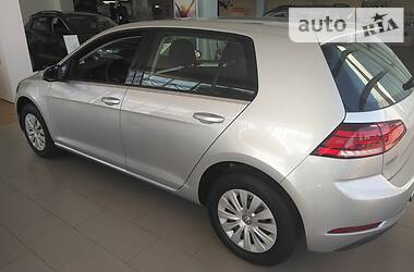 Хетчбек Volkswagen Golf 2018 в 