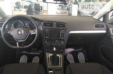 Хетчбек Volkswagen Golf 2018 в 