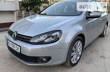 Хетчбек Volkswagen Golf 2011 в 