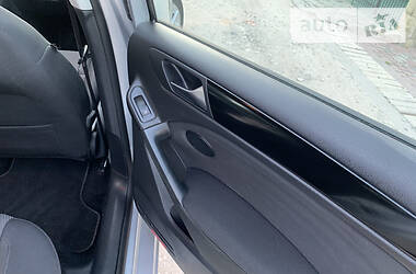 Хетчбек Volkswagen Golf 2011 в 