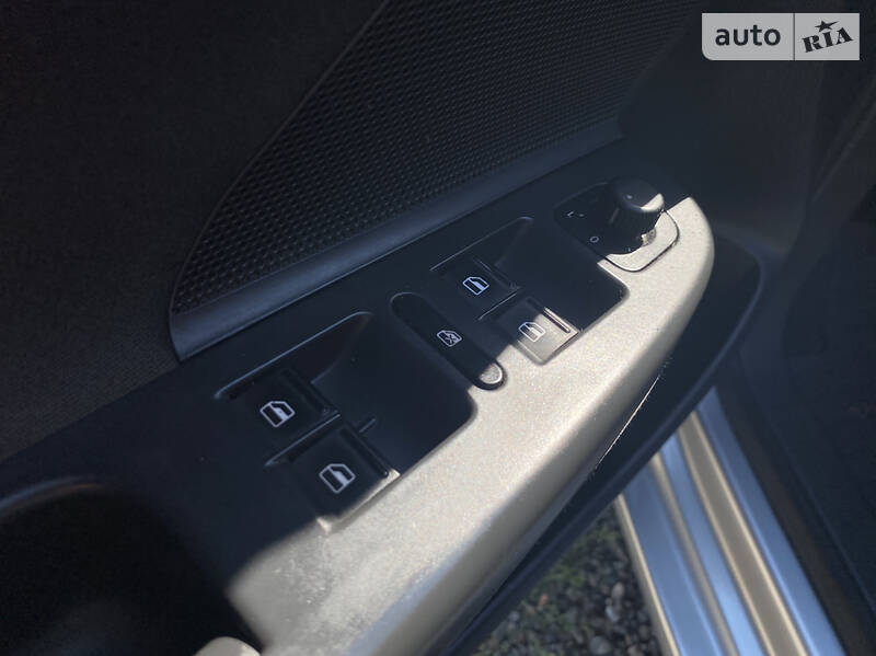 Хетчбек Volkswagen Golf 2007 в Києві