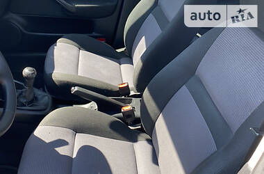 Хетчбек Volkswagen Golf 2001 в 