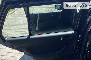 Хетчбек Volkswagen Golf 2001 в 