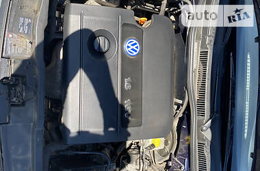 Хетчбек Volkswagen Golf 2001 в 