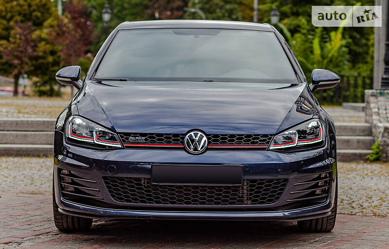 Хетчбек Volkswagen Golf 2017 в Києві