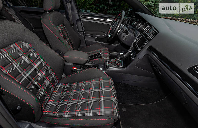 Хетчбек Volkswagen Golf 2017 в Києві