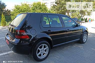 Хетчбек Volkswagen Golf 2001 в 