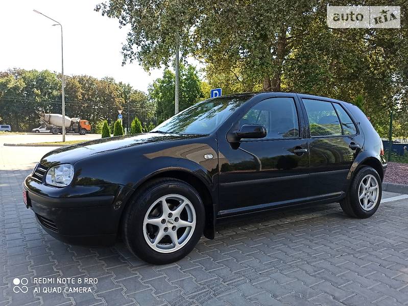 Хетчбек Volkswagen Golf 2001 в 