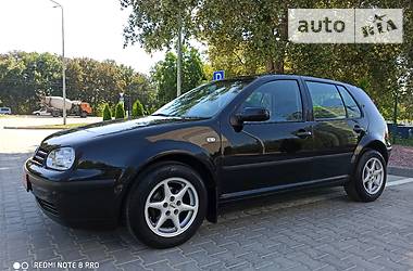 Хетчбек Volkswagen Golf 2001 в 