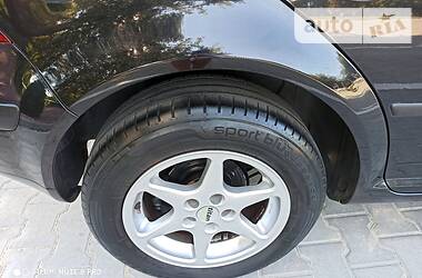 Хетчбек Volkswagen Golf 2001 в 