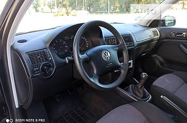 Хетчбек Volkswagen Golf 2001 в 