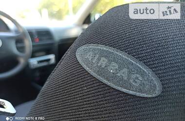 Хетчбек Volkswagen Golf 2001 в 