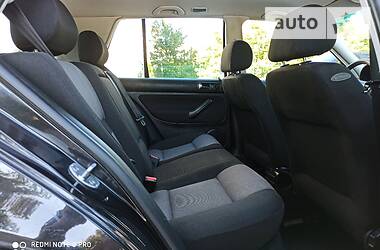Хетчбек Volkswagen Golf 2001 в 