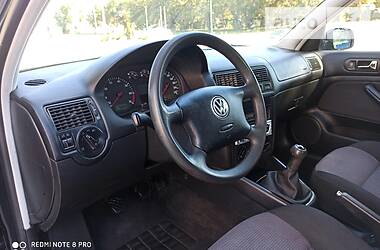 Хетчбек Volkswagen Golf 2001 в 