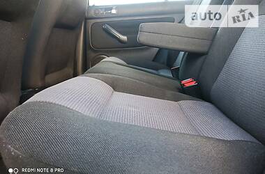 Хетчбек Volkswagen Golf 2001 в 