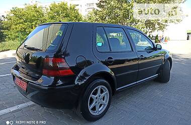 Хетчбек Volkswagen Golf 2001 в 