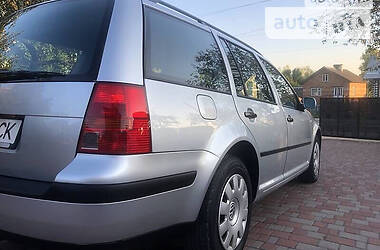 Універсал Volkswagen Golf 2000 в 