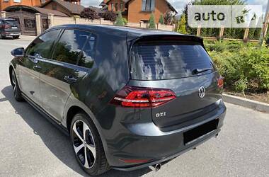 Хетчбек Volkswagen Golf 2014 в 