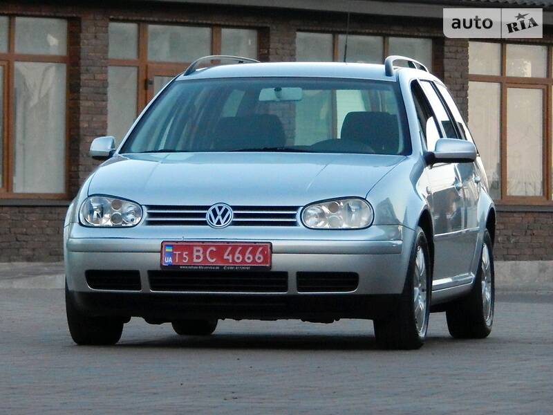 Універсал Volkswagen Golf 2002 в Сарнах