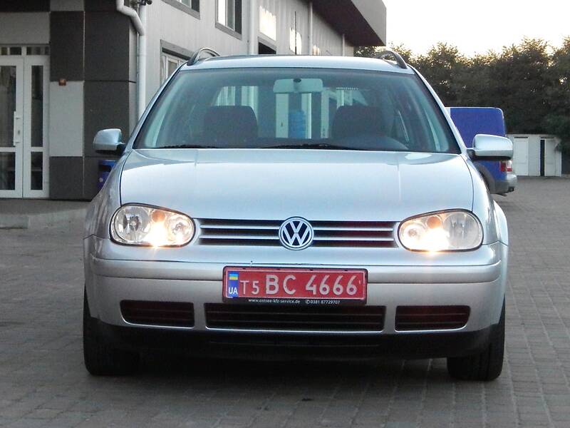 Універсал Volkswagen Golf 2002 в Сарнах