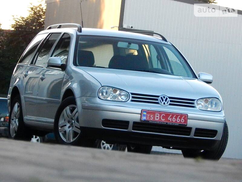 Універсал Volkswagen Golf 2002 в Сарнах