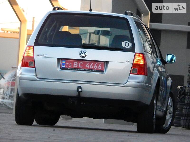 Універсал Volkswagen Golf 2002 в Сарнах