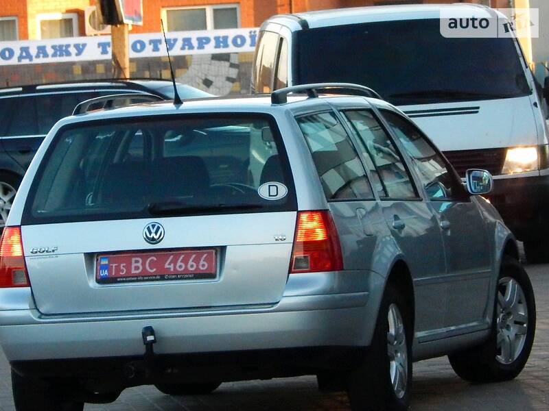 Універсал Volkswagen Golf 2002 в Сарнах