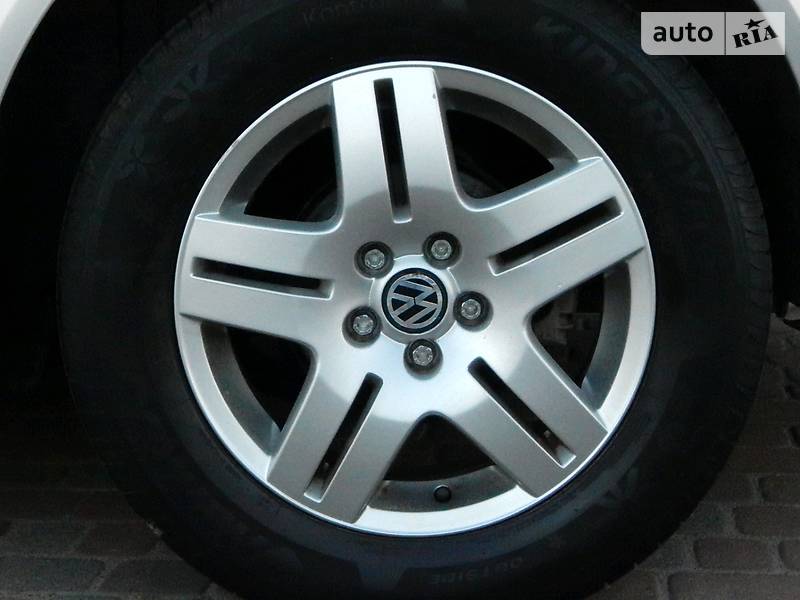 Універсал Volkswagen Golf 2002 в Сарнах