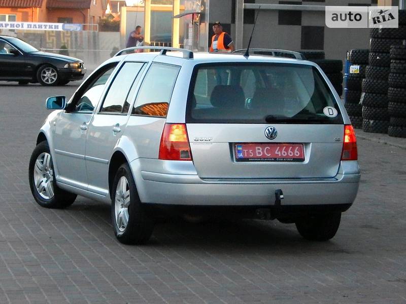 Універсал Volkswagen Golf 2002 в Сарнах
