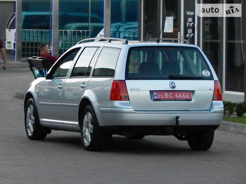 Універсал Volkswagen Golf 2002 в Сарнах